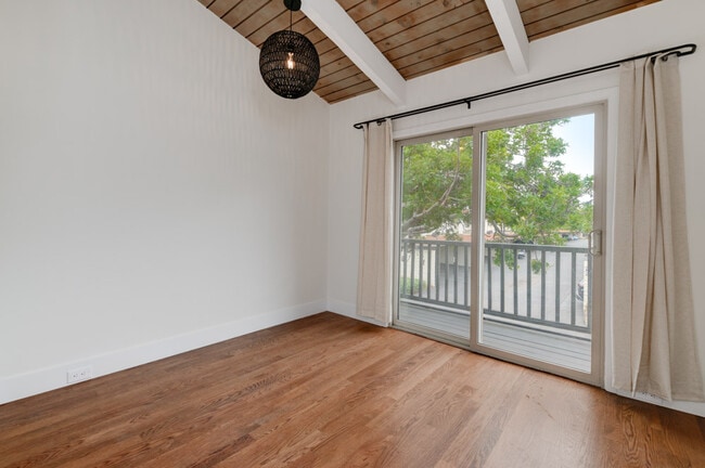 Building Photo - 4373 Loma Riviera Ct