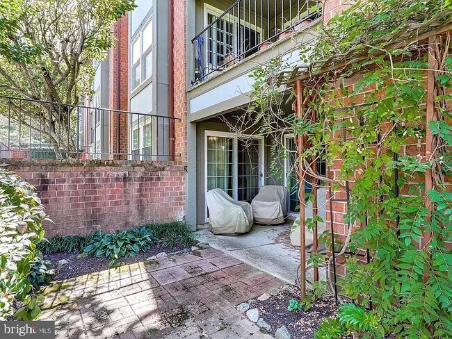 Building Photo - 7 Friendswood Ct