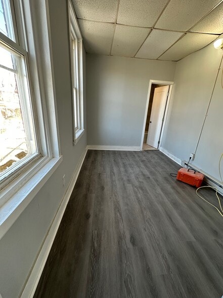 Unit 2F - 1521 Wakeling St
