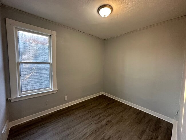 Building Photo - Walnut