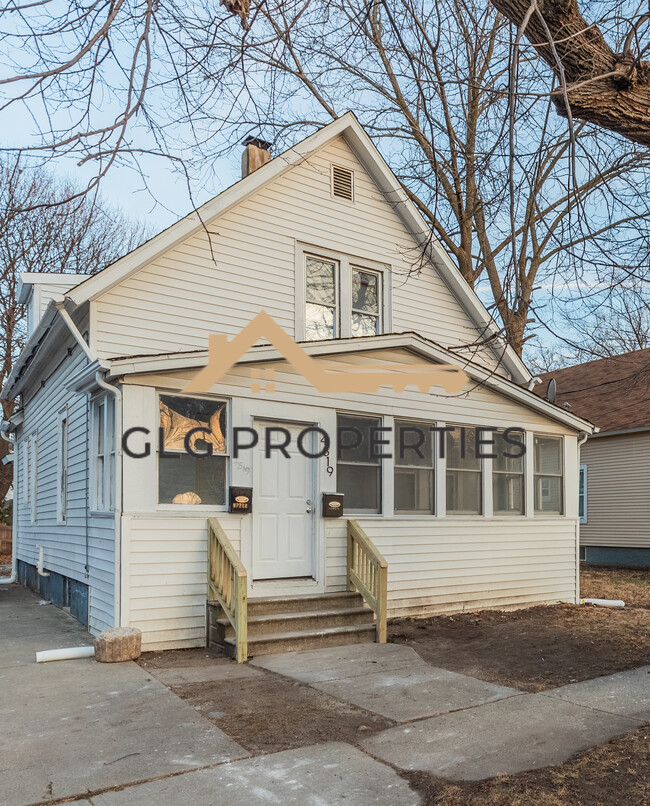 Building Photo - 14th Ave Duplex