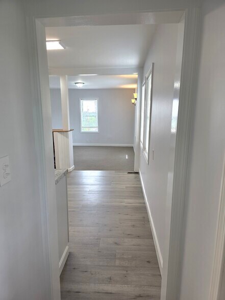 Building Photo - 503 South St