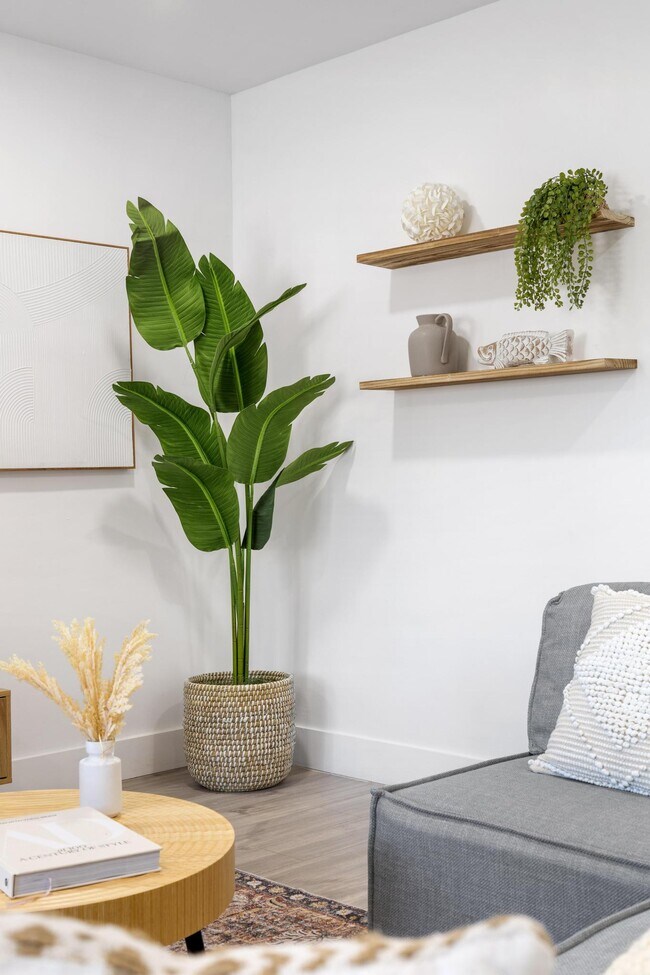 Building Photo - 1413 NE 15th Ave