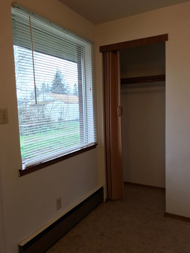 Dining - 10817 Kendrick St SW