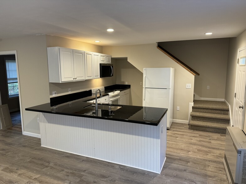 Building Photo - 224 Jeff Heights Rd