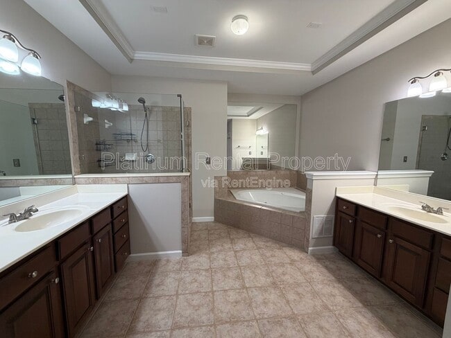 Building Photo - 12785 Doe Dr
