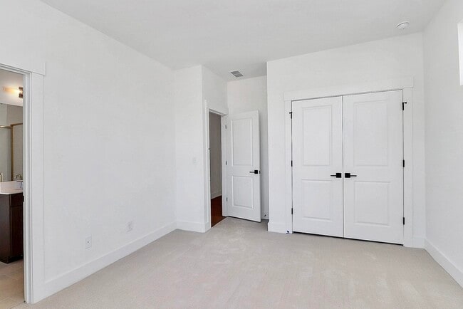 Building Photo - 5027 Duchess Dr