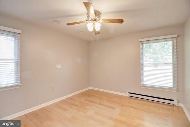 Building Photo - 430 Banksia Dr