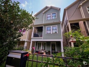 Building Photo - 228 E Woodland St