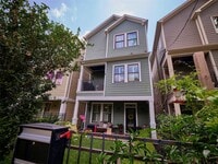Building Photo - 228 E Woodland St