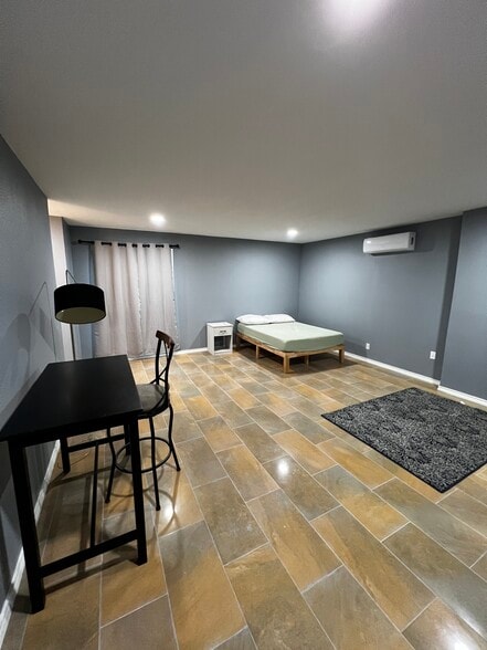 Building Photo - 309 McFadden Dr