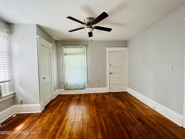 Building Photo - 2322 Herschel St