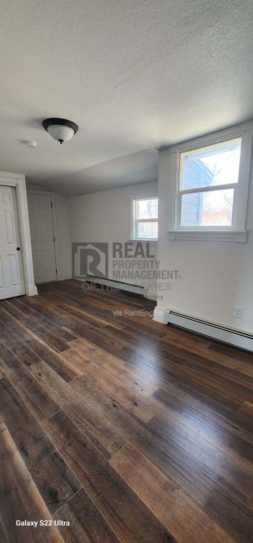 Building Photo - 606 W 24th St