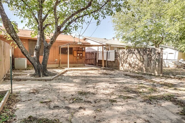 Building Photo - 907 Fieldwood Dr