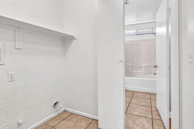 Building Photo - BEAUTIFUL SINGLE-STORY HOME LOCATED IN LAS VEGAS