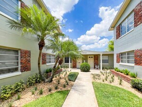 Building Photo - McLean Fairway 3026D