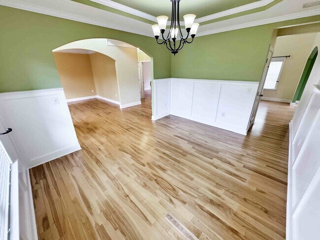 Building Photo - 6BR, 4BA, In-Law Suite