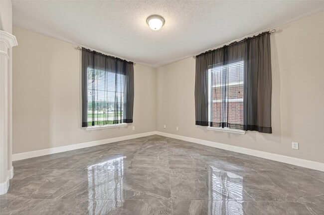 Building Photo - 2610 Argos Dr