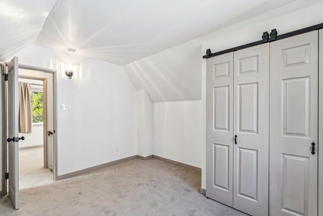 Building Photo - 28880 Cedar Dr