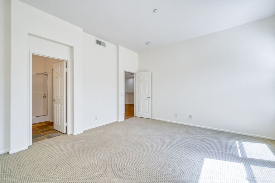 Building Photo - 1133 Jewett Dr