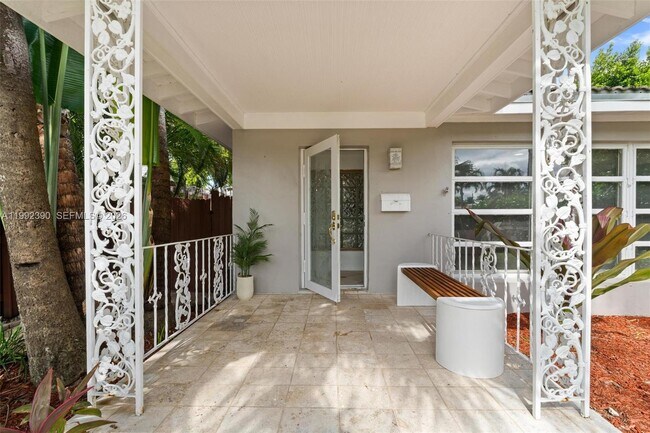 Building Photo - 1443 Hollywood Blvd