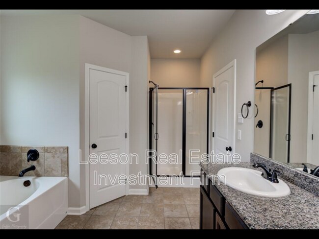 Building Photo - 652 Riverscape Dr