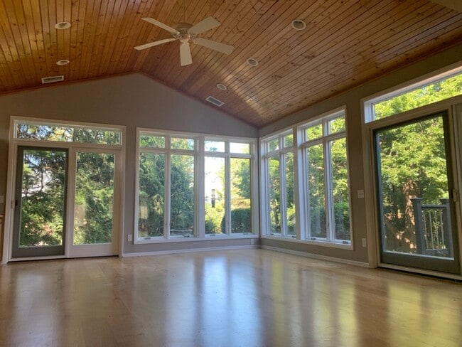 Building Photo - Beautiful 3 Bedroom Home in Middleton