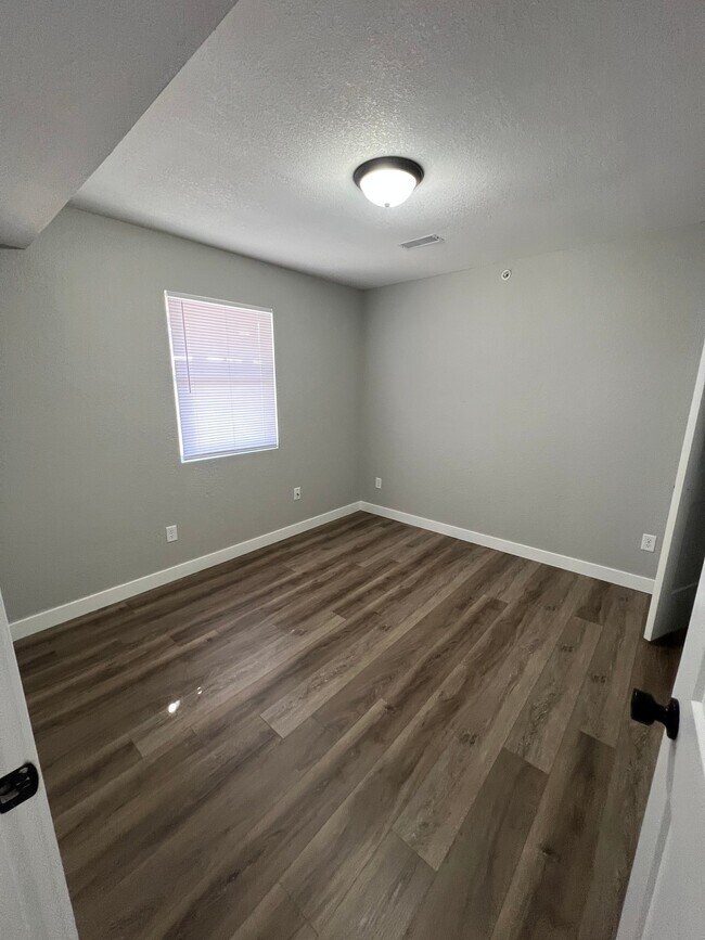 Building Photo - 1062 Mace Rd