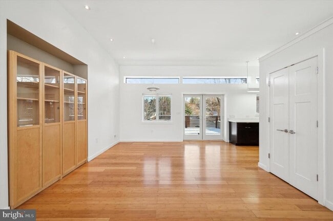 Building Photo - 29 Rolling Rd