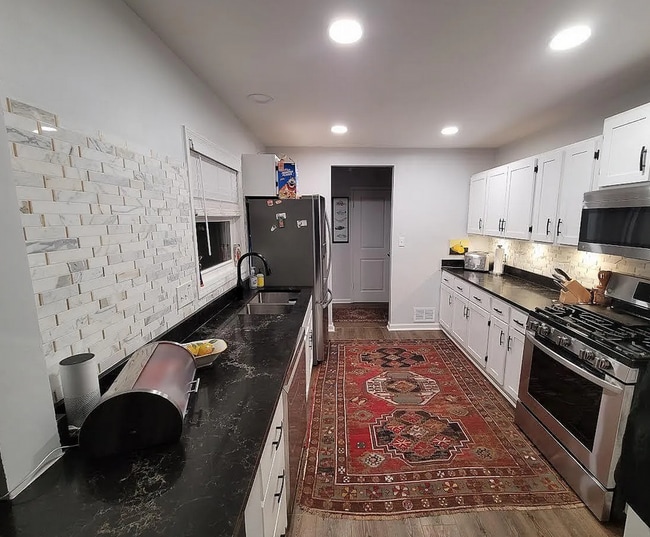 Building Photo - 5090 Heather Rd SE