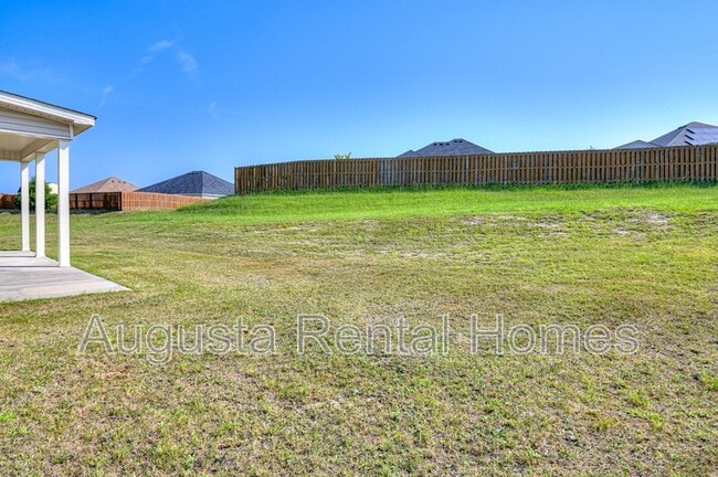 Building Photo - 638 Jensen Ln