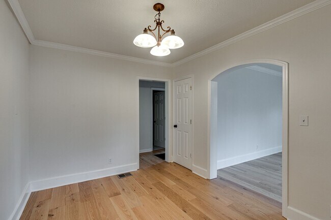 Building Photo - Two Bedroom Home For Rent!