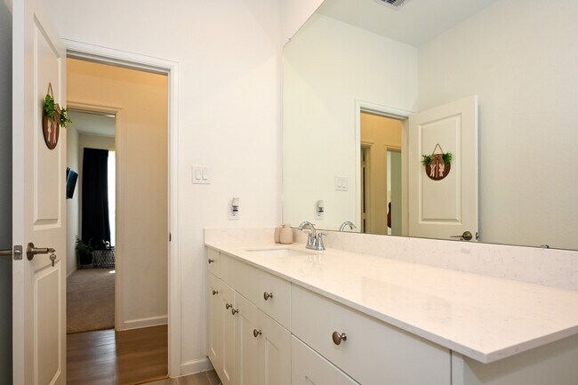 Building Photo - 3057 Pensacola Dr