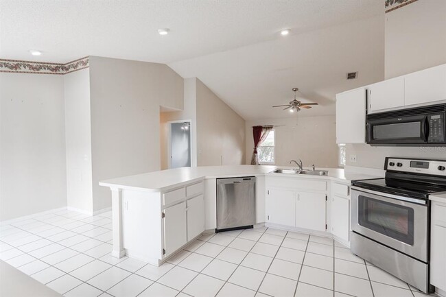 Building Photo - 10435 Crestfield Dr