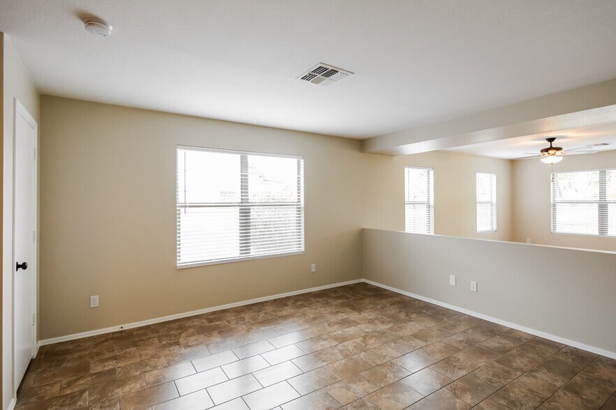 Building Photo - 15331 W Cameron Cir