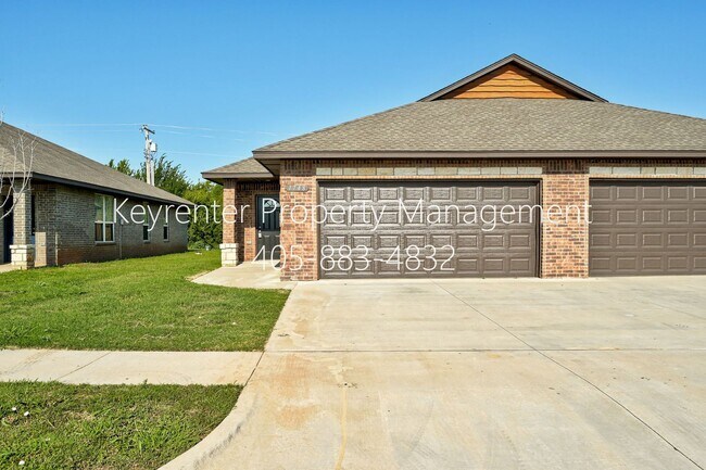 Building Photo - Charming 3-bedroom Duplex in El Reno!