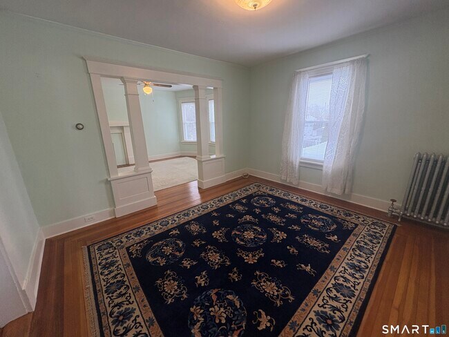 Building Photo - 119 Squire St