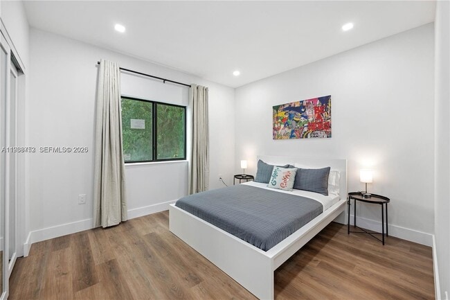 Building Photo - 1123 NW 25th St