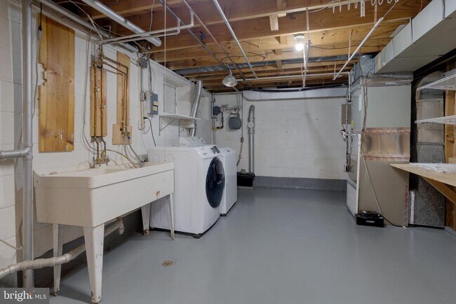 Building Photo - 8122 Truro Ct