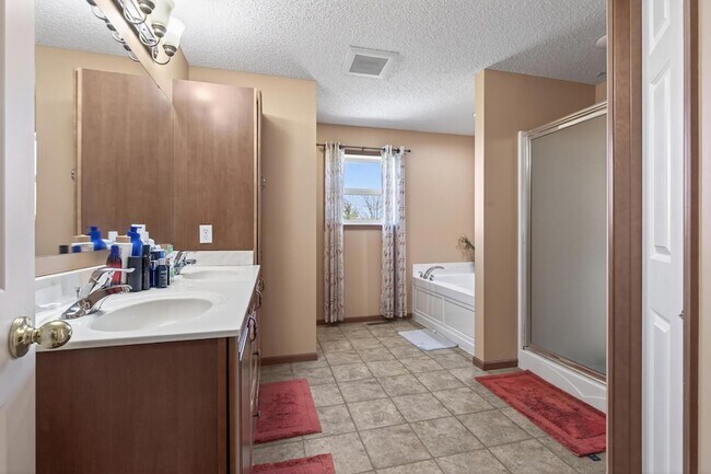 Building Photo - 15275 Plumstone Dr