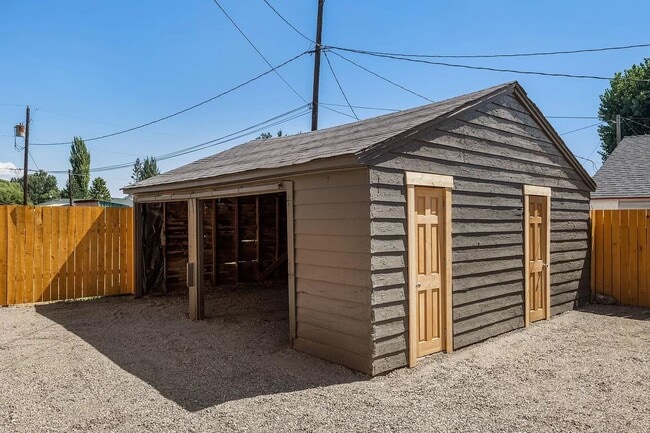 Building Photo - PG-0000