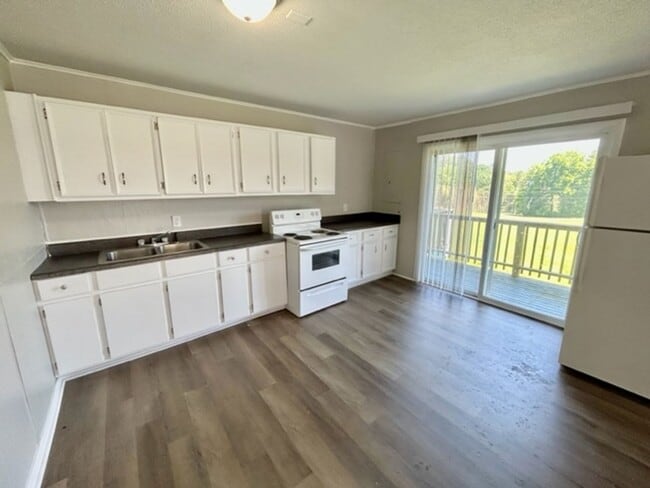 Building Photo - Lake Catoma Apartments