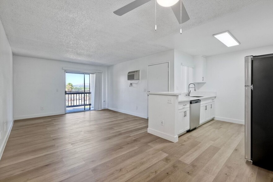 Interior Photo - Tierra at Creekside