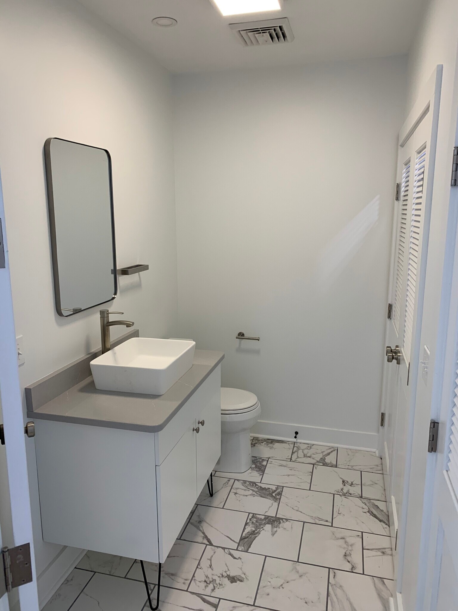 1/2 bath and Laundry - 115 Genesee St