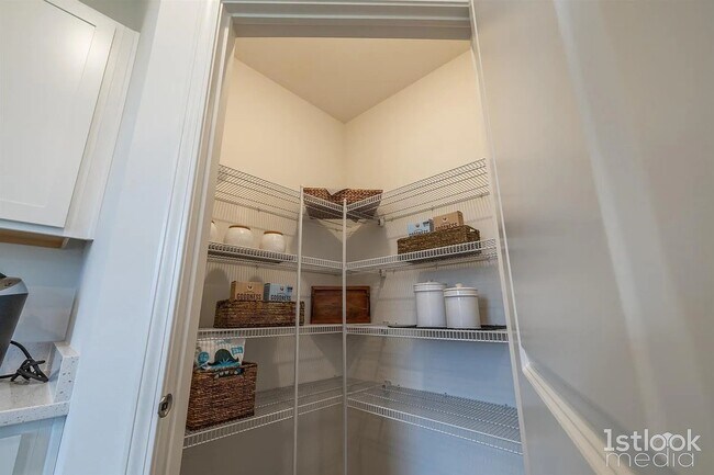 Building Photo - 10310 Morse Pl