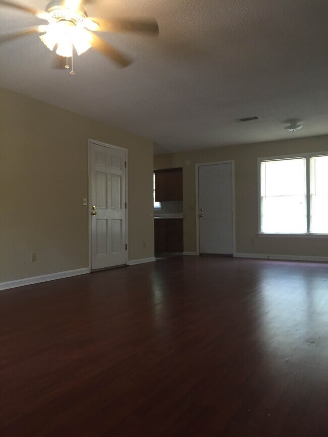 Building Photo - 212 Henderson St