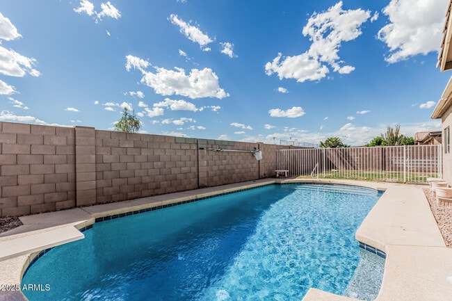 Building Photo - 408 N Falcon Ct