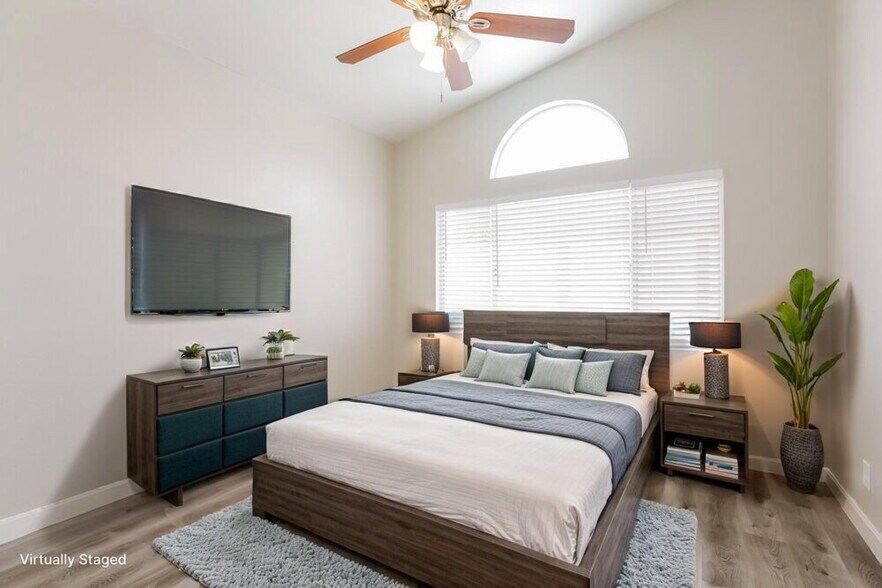 Building Photo - 7680 Beverly Hills Dr