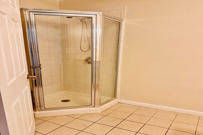 Building Photo - 11 N Dean St