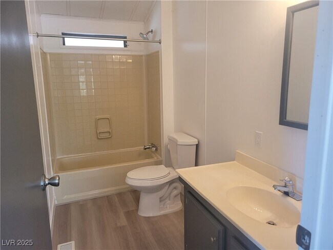 Building Photo - 1060 S Bunch St